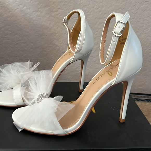Rexie White Bow Pointed-Toe Ankle Strap Heels - Picture 7 of 9